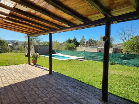 Casa 4 ambientes con 2 baños