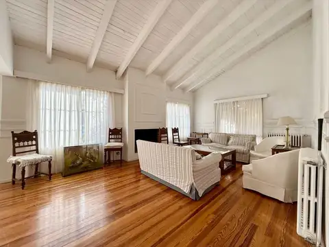 Casa 6 ambientes con 3 baños