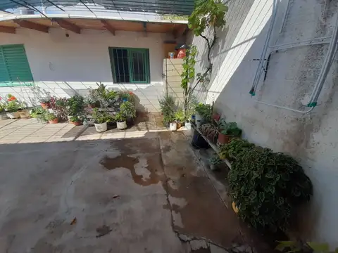 Casa 5 ambientes con 2 baños