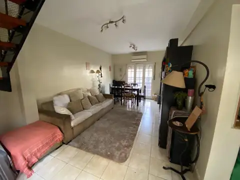 Depto Tipo Casa en Venta 27 años