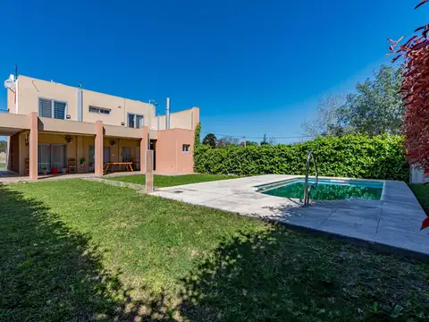 Casa en Pueblo Esther