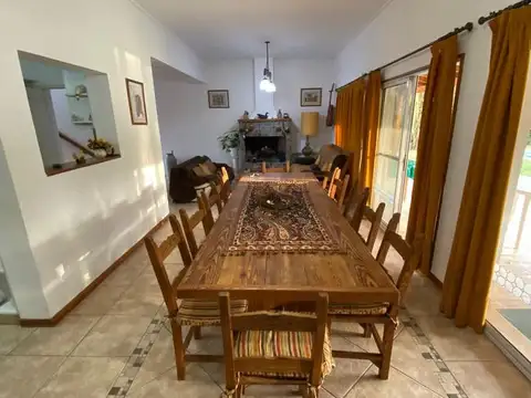 Casa en Alquiler con 2 cocheras