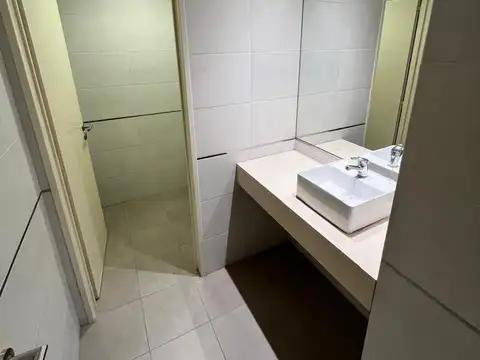 VENTA O ALQUILER - Amplio local - Gran oportunidad Comercial