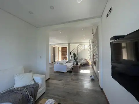 Casa a la laguna en El Canton Islas