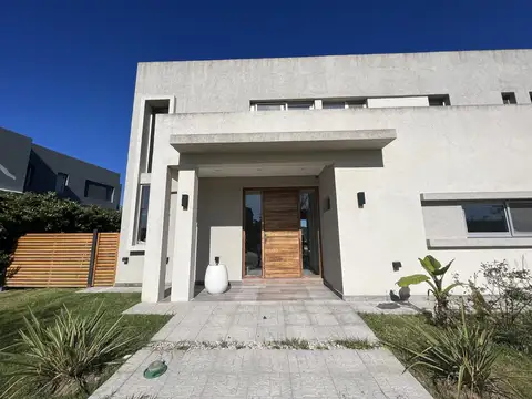 Casa en Venta en El Cantón - Barrio Islas, USD 449.000