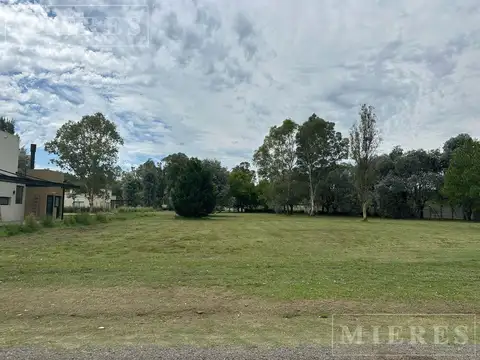 Lote de 888m² en venta en Casuarinas del Pilar