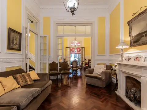 Casa en Alquiler con 1 cochera