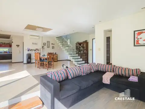 Casa 6 ambientes con 3 baños