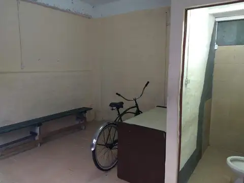 Inmueble con 3 departamentos y un duplex en G. Laferrere