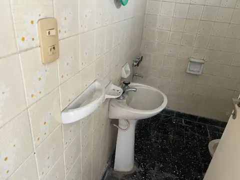 Casa a refaccionar,2 lotes,esquina, p/ constructor