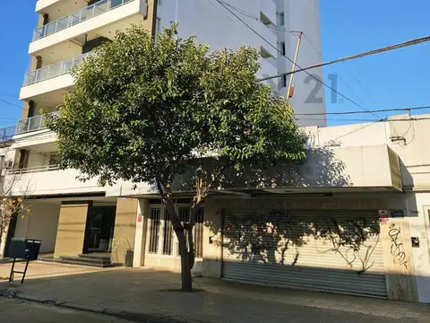 CASA EN VENTA CON LOCAL COMERCIAL AL FRENTE