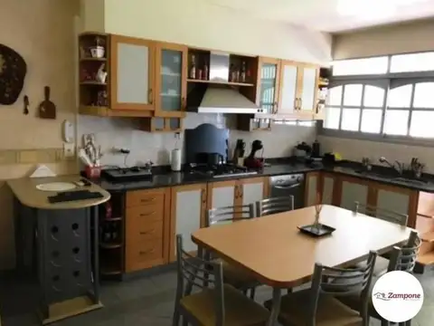 Casa 4 ambientes con 3 baños