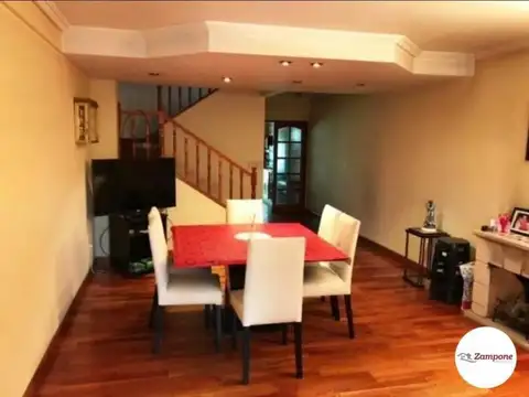 Casa en Venta con 3 cocheras
