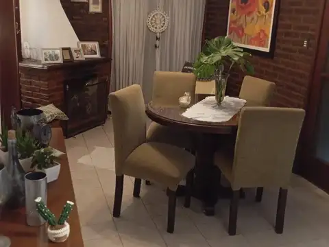 GRAN CASA FAMILIAR CON PARQUE Y PILETA DE 231M2