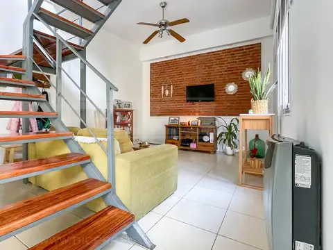 Adolfo Alsina  al 2400, entre J.Justo Sarmiento y J. B. Justo