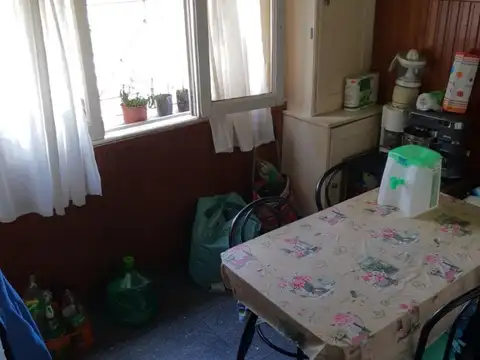  RETASADO  TIPO CASA EN PLANTA BAJA, AL FRENTE   EXCELENTE ESTADO   4 AMBIENTES, CON GARAGE