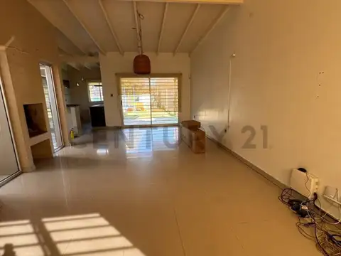Casa 5 ambientes con 2 baños