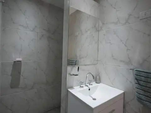 Casa 6 ambientes con 1 baño