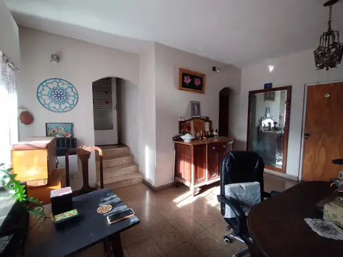   EXCELENTE UBICACÓN   AMPLIO PH DE 3 AMBIENTES MUY LUMINOSO