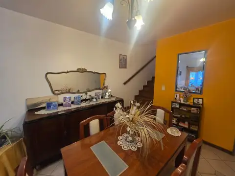Venta de Duplex 4 ambientes.  Castelar