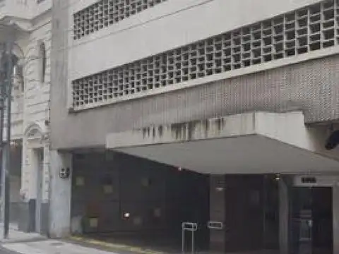 Tucumán e/ Paraná y Uruguay