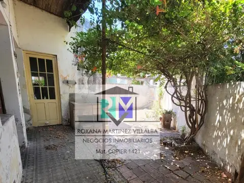 Casa amplia a refaccionar zona céntrica