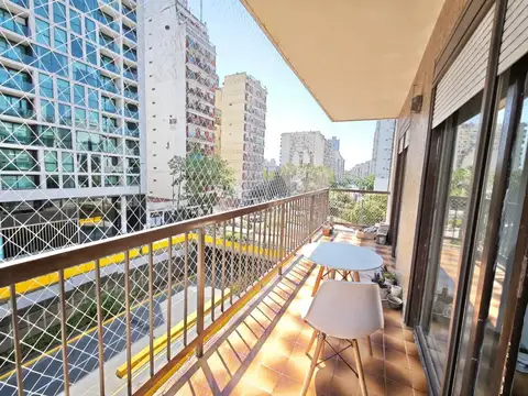 VENTA 3 AMB AL FRENTE CON GRAN BALCÓN Y SOL TODO EL DÍA