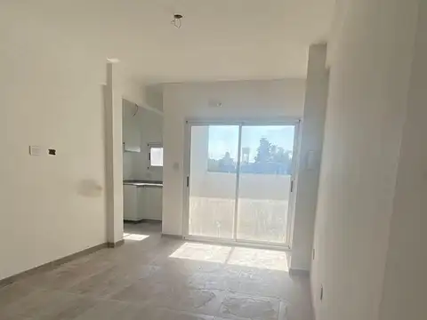 Monoambiente Divisible 43 mts2 con balcon y patio.