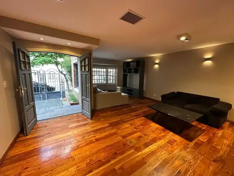 Casa en Alquiler con 1 cochera