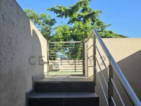 Excelente Local en Alquiler  moderno con terraza en Devoto