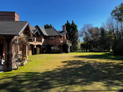 Casa en alquiler c/ cochera en Canning