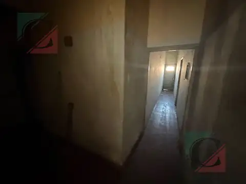 vivienda con locales y fondo libre