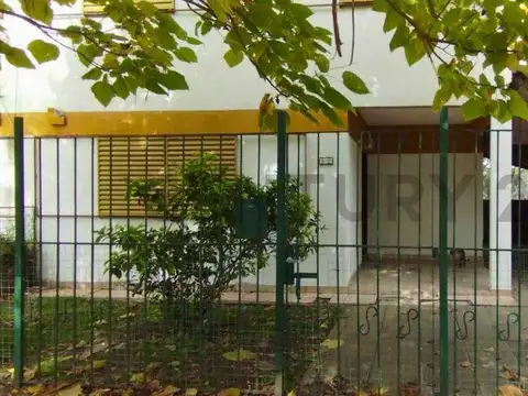 1 e/ 419 y 422bis 100, Piso 0