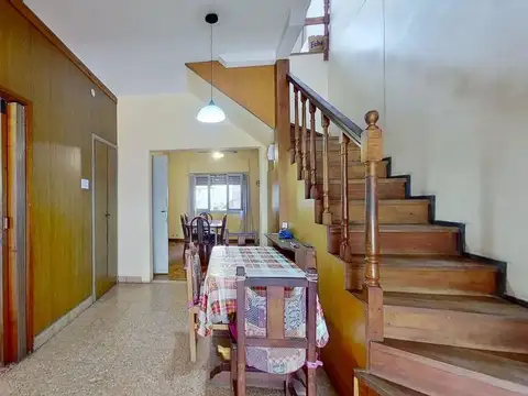 CASA 7 AMBIENTES CON PATIO QUINCHO PARRILLA