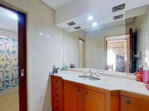 Casa 7 ambientes con 2 baños