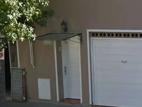 IMPECABLE , AMPLIOS AMBIENTES, 2 DORM (SUITE Y SEMISUITE) PEQUEÑO JARDIN Y LOCAL