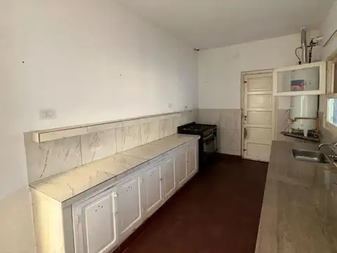 Casa 7 ambientes con 3 baños