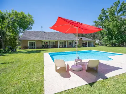 Venta Casa con pileta, Las Praderas de Lujan.