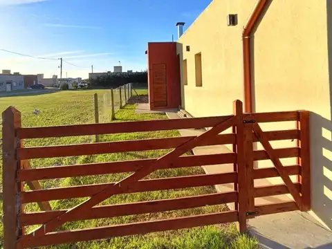 Casa 2 ambientes con 1 baño