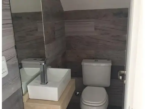 Casa 5 ambientes con 2 baños