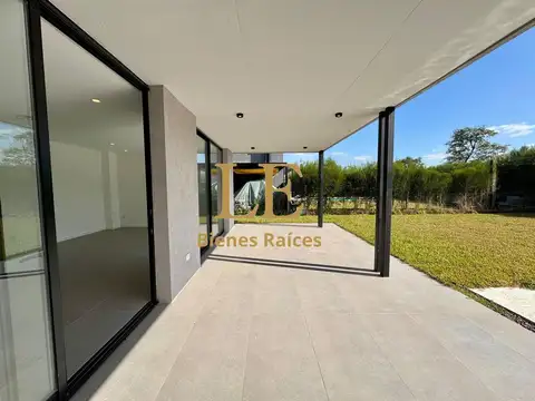 Casa 4 ambientes con 3 baños