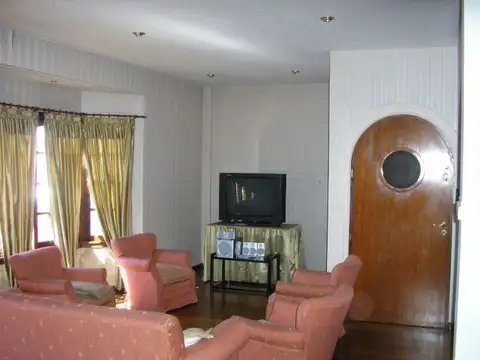 Casa en Venta con 5 cocheras