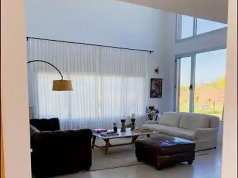 Venta casa 5 AMB B. BUENOS AIRES GOLF BELLA VISTA