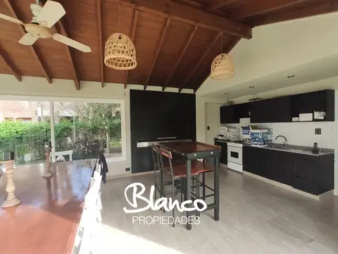 Casa 6 ambientes con 5 baños