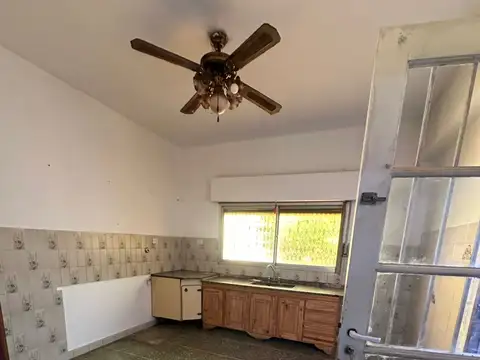 Casa 4 ambientes con 1 baño