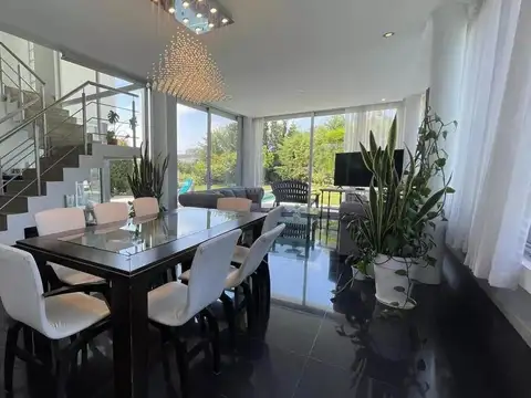 Casa 6 ambientes con 2 baños