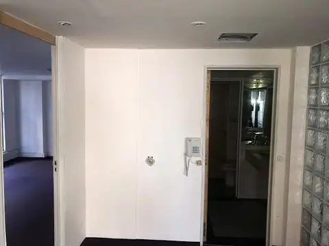 ALQUILER – OFICINAS CON BALCÓN PERIMETRAL – PISOS 2°, 5° Y 6° – EXCELENTE ESTADO