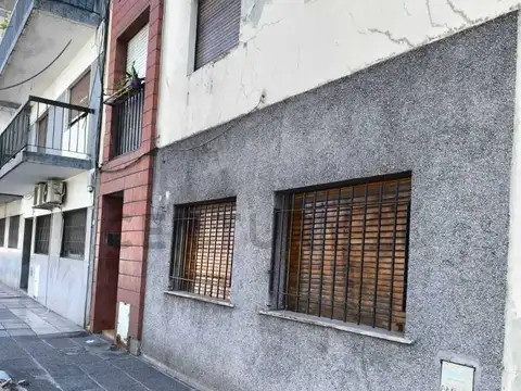 Departamento de 3 ambientes al frente en PB en el tranquilo barrio de Villa Santa Rita