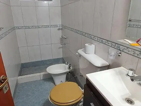 CASA EN ALQUILER CINCO AMBIENTES Bº 60 VIV. GRAL. GUEMES