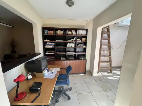 Oficina 6 ambientes con 2 baños